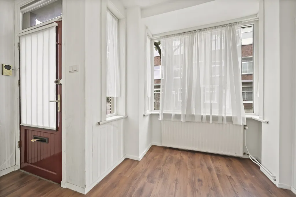 Esik - Spacious Ground Floor Flat near Rijswijk
