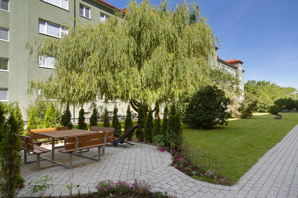 Giardino - Open-Plan 2-Bedroom with 1930s Charm in Malmö