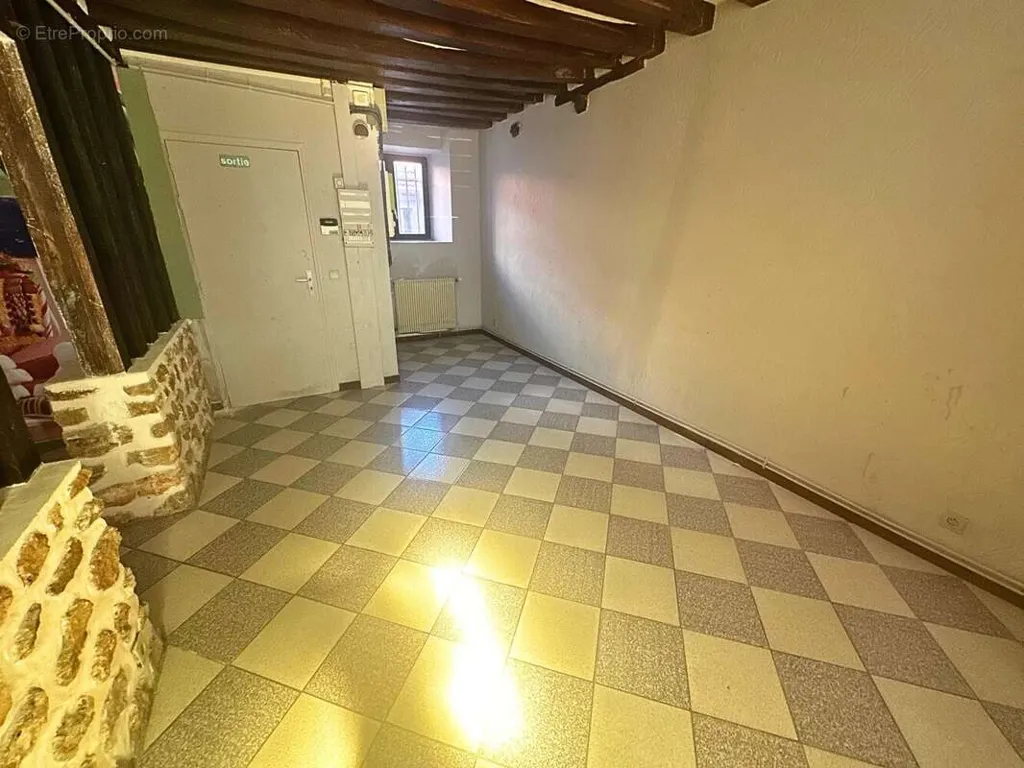 Toad - Commercial Property for Bakery in Sceaux