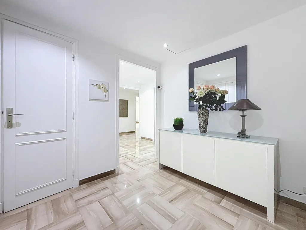 Entrée - Appartement 4 Pièces avec Terrasse au Cœur de Cimiez