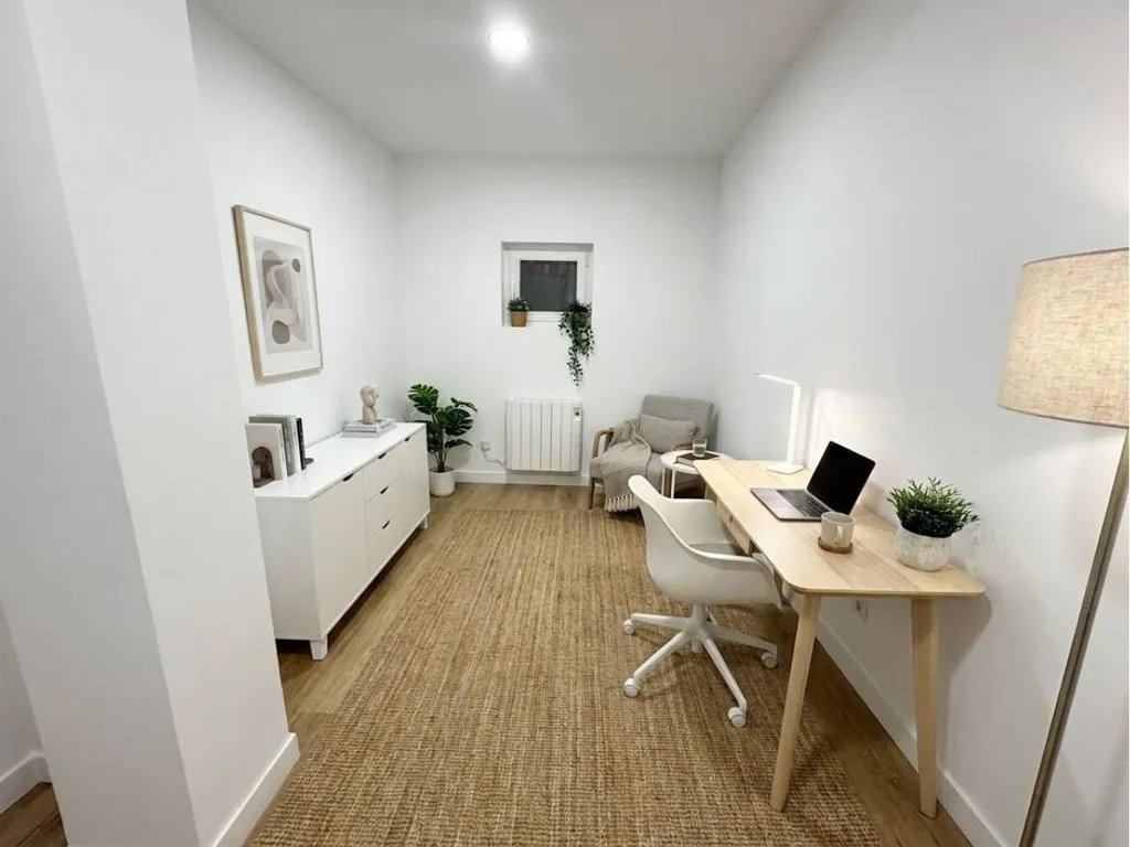 Bureau - Reformed Flat with Balcony in Bilbao's Old Town