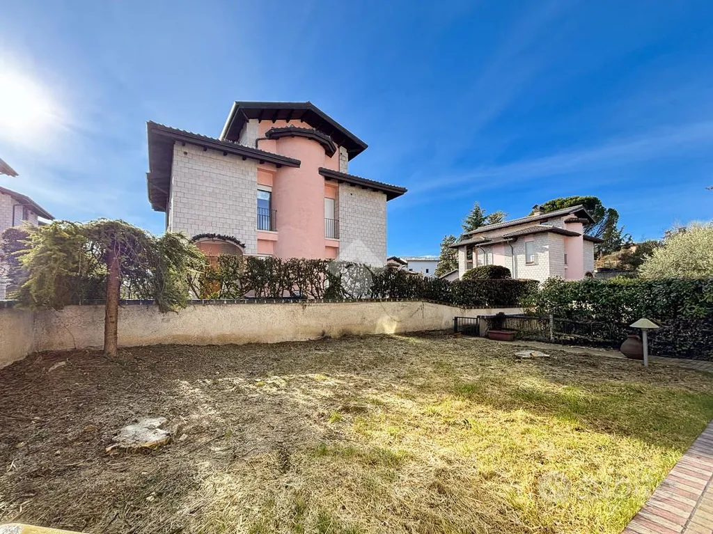 Aed - Semi-Independent Villa with Garden in L'Aquila