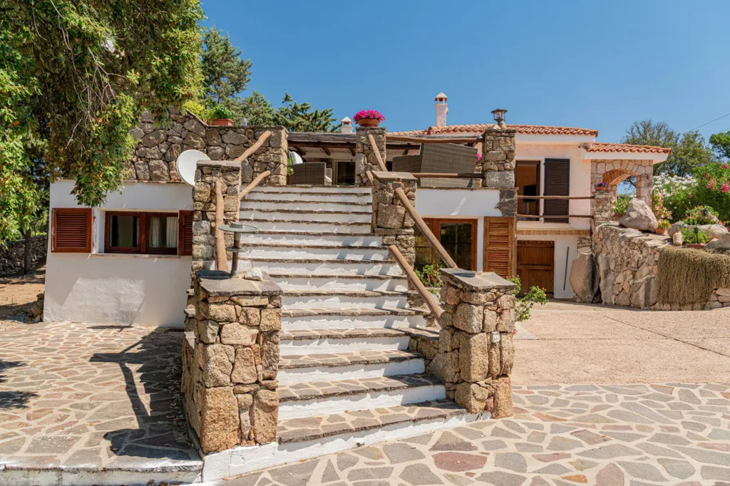 Terrass - Villa with Lake and Nature in Sardinia
