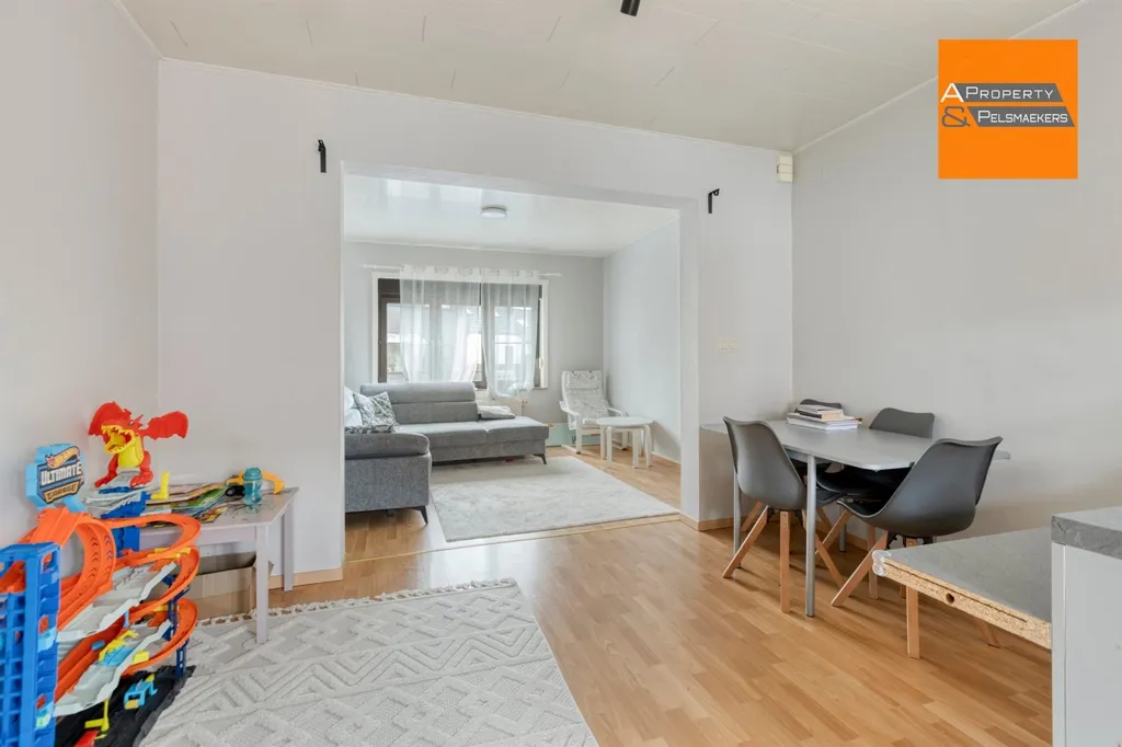 Salle à manger - Local Commercial avec Appartement à Sterrebeek