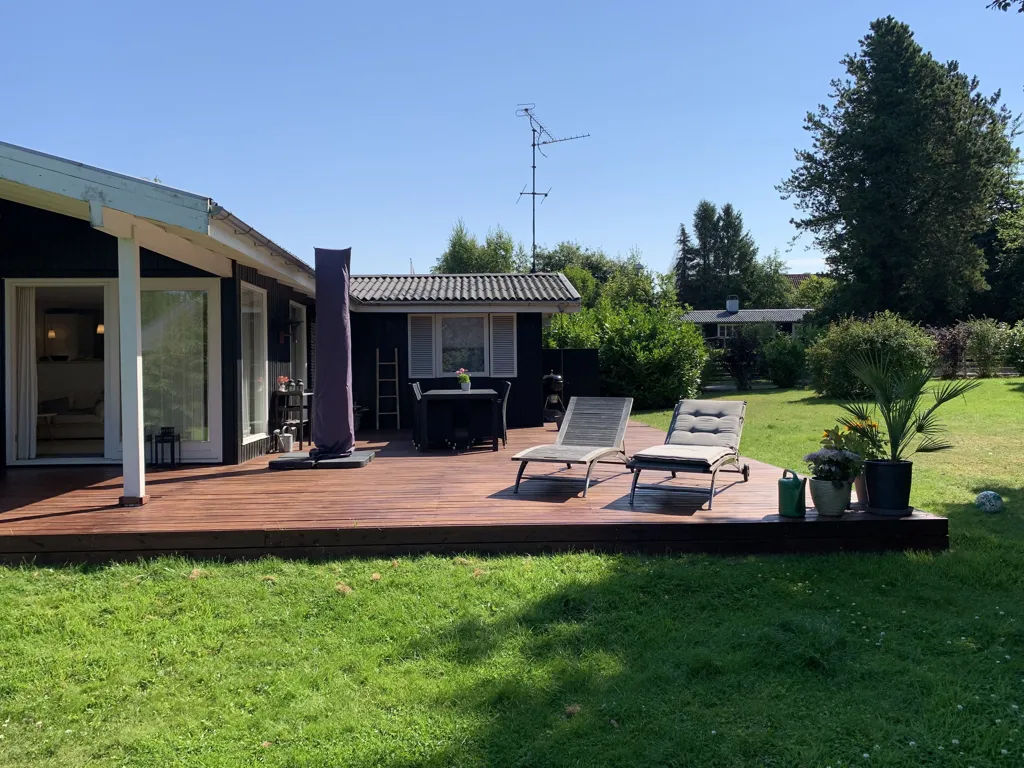 Terrass - Modern House with Terrace in Coastal Area