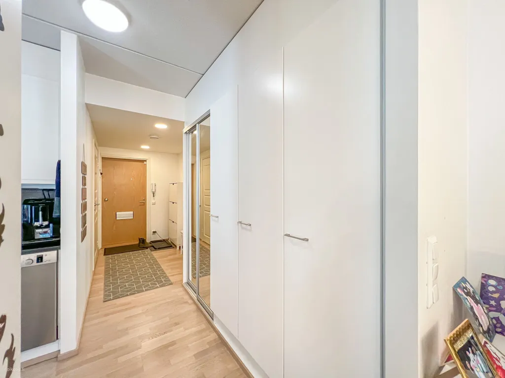 Hallway - Modern Flat with Balcony in Tikkurila, Vantaa