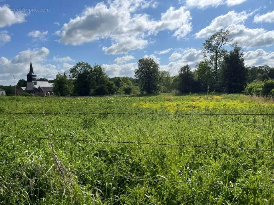 Jardin - Terrain Constructible dans un Environnement Calme à Mons-Boubert
