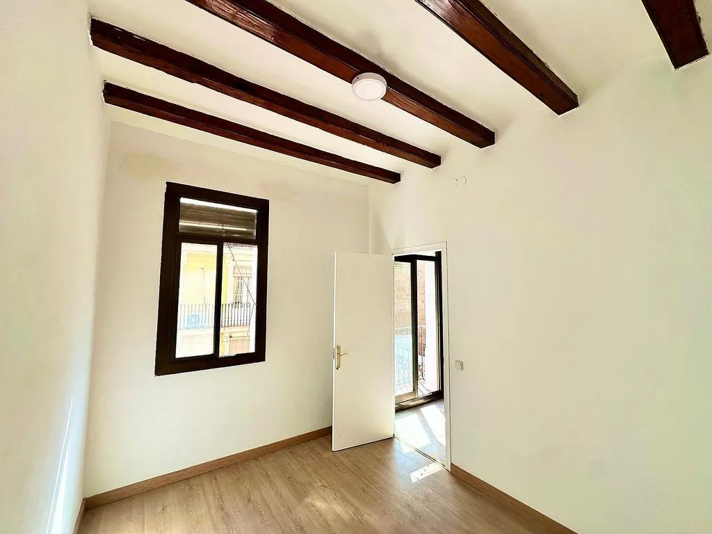 Toad - Two-Bedroom Apartment with Balcony in El Poble Sec
