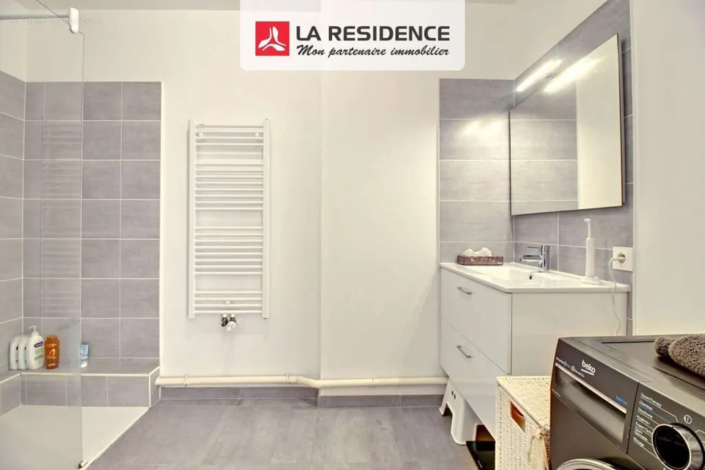 Vannitoad - Modern Flat with Balcony in Poissy