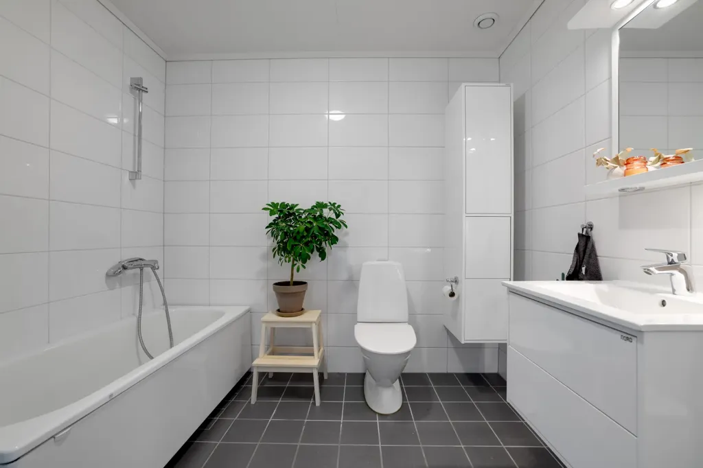 Salles de bain - Modern Apartment with Balcony in Ekeby-Almby