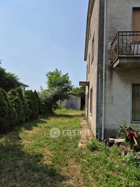 Aed - Detached House with Garden in Goito