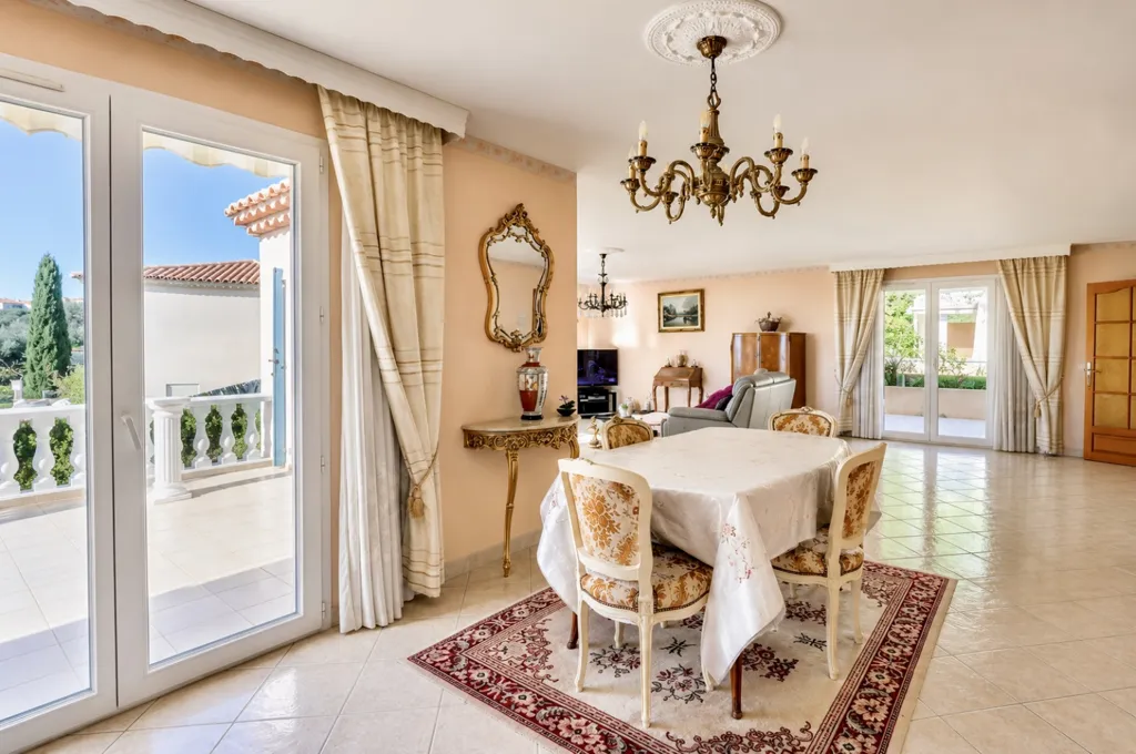Salle à manger - Maison Familiale avec Piscine et Vue Dominante à Château-Gombert