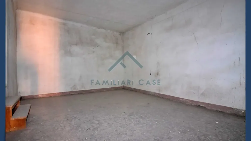 Pièces - Terraced Villa for Renovation in Varese