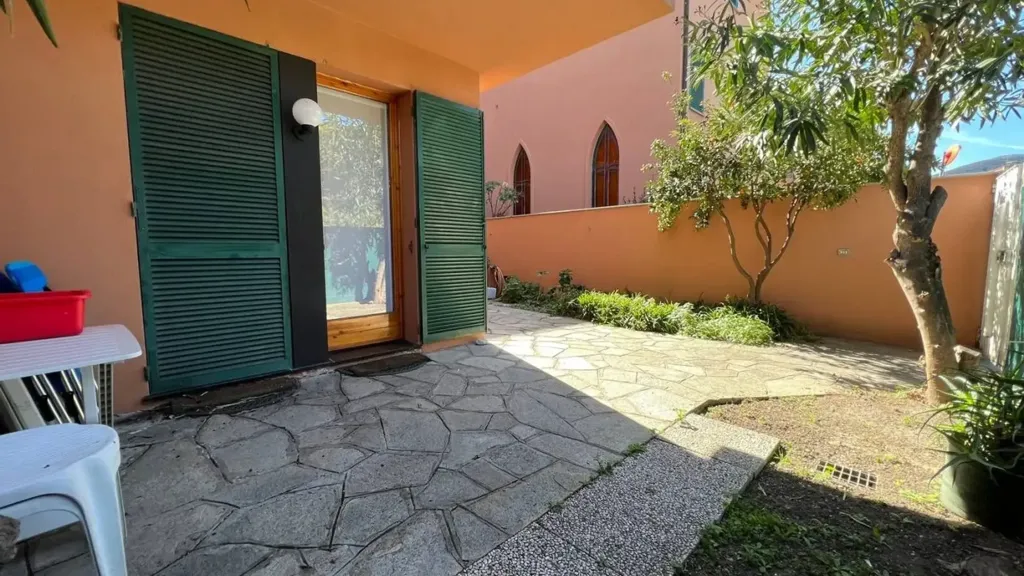 Terrasse - Ground Floor Apartment with Private Courtyard in Loano