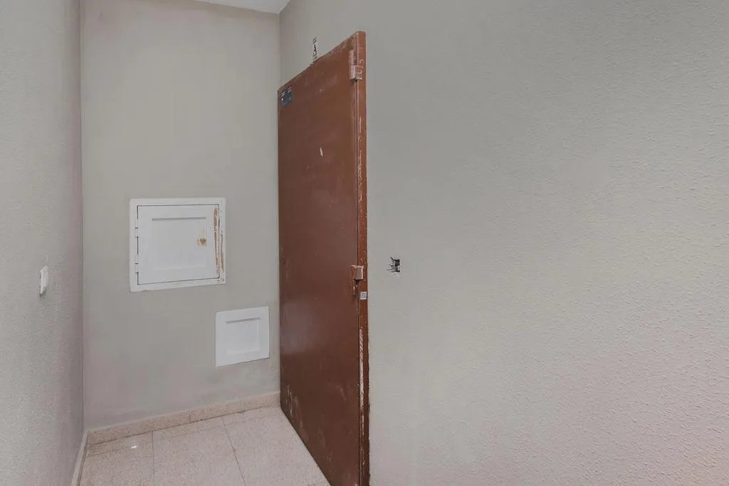 Esik - Occupied Flat with Terrace in Vícar