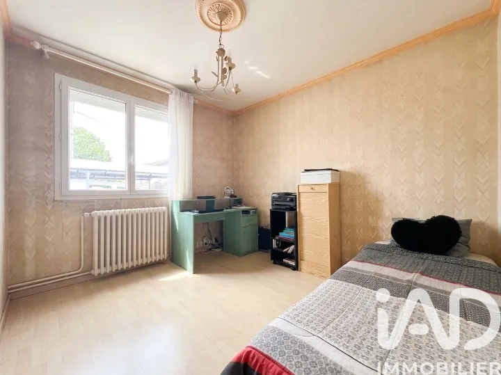 6-toaline maja asukohas Vernet