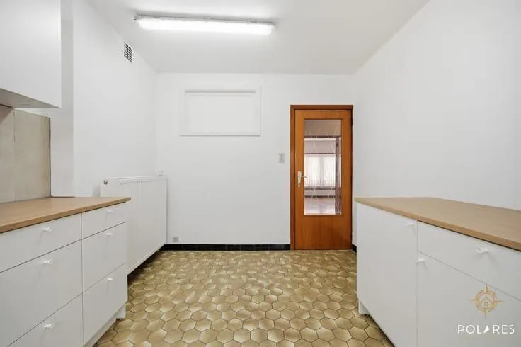 House with Separate Ground Floor Unit in Centre