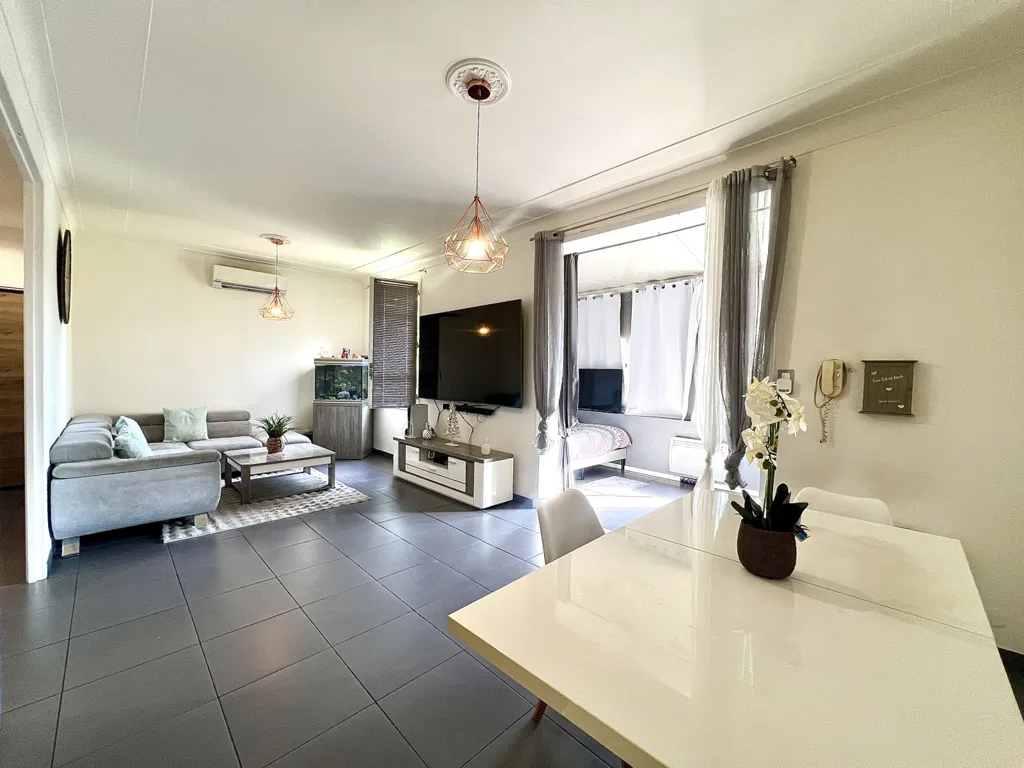 Séjour - Maison avec T2 Indépendant et Garage à Château-Gombert