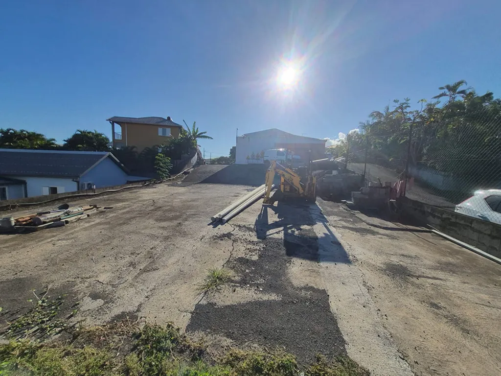 Aed - House with Large Plot in Ligne Paradis, Saint-Pierre