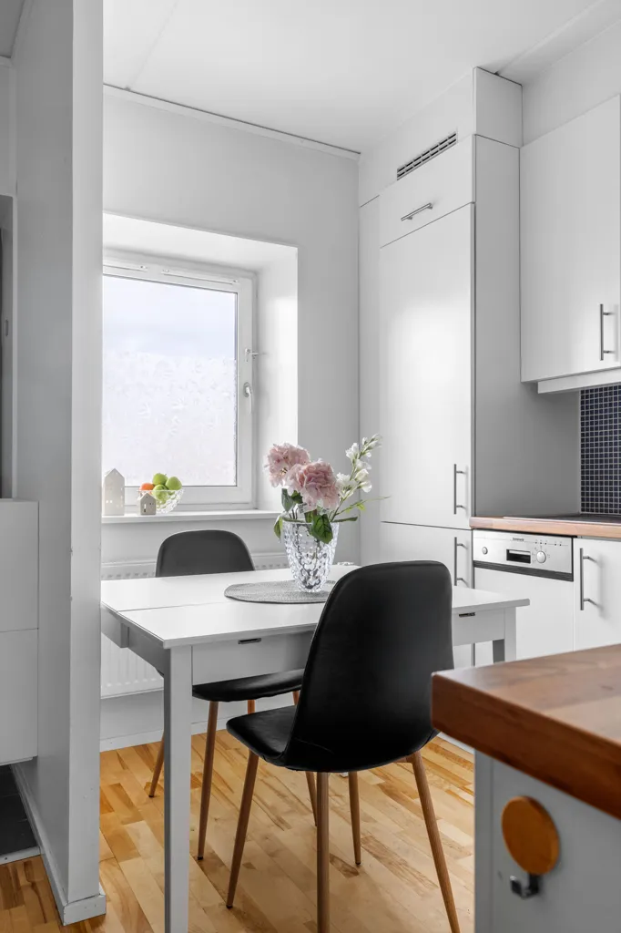 Söögituba - 1st Floor Flat with Balcony in Fruängen