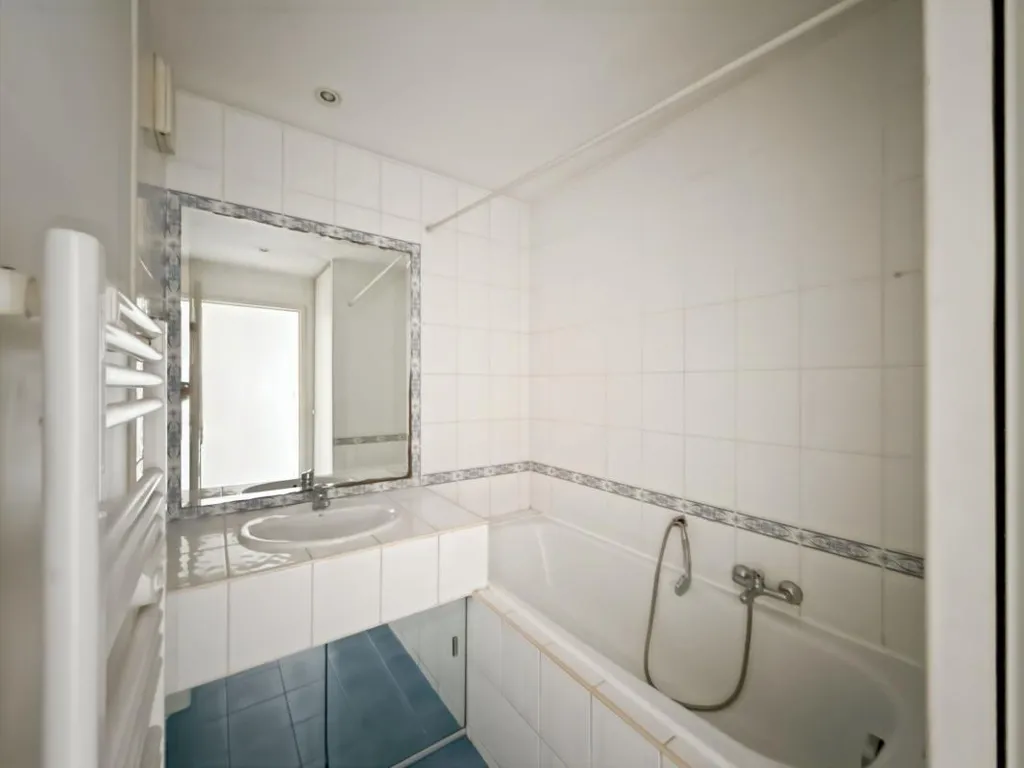 Salles de bain - Appartement T3 avec Parking au Centre de Saint-Raphaël