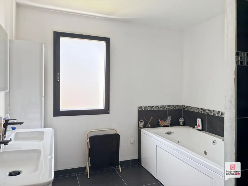 Vannitoad - Newly Built House with Pool in Precigne