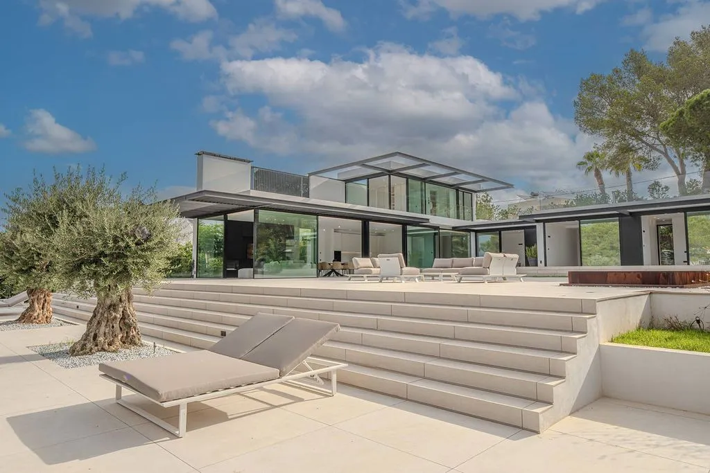 Bassein - Architectural Villa with Infinity Pool in Santa Eulària