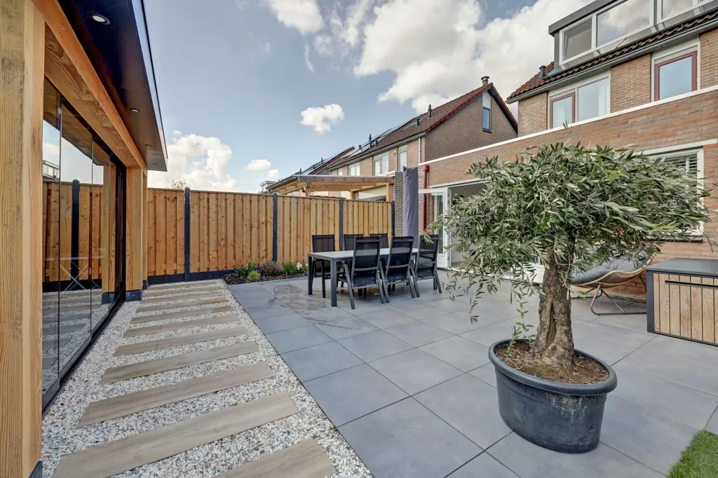 Aed - Detached House with Garden in De Landmaten