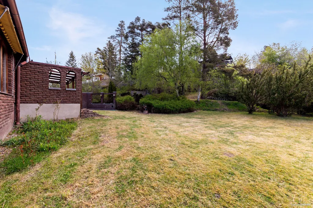 Garden - Villa with Garden in Trollbäcken, Stockholm
