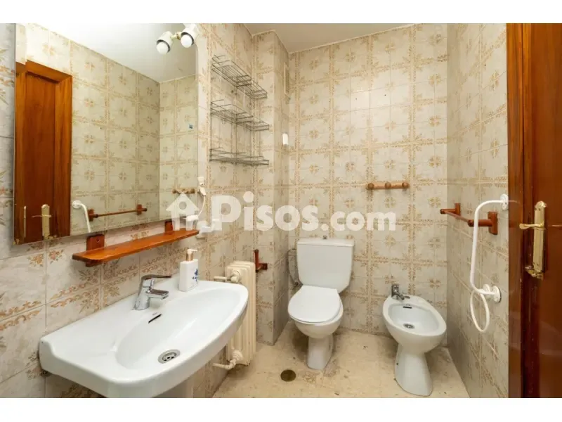 Vannitoad - Student Flat with Balcony in Calle San Pablo