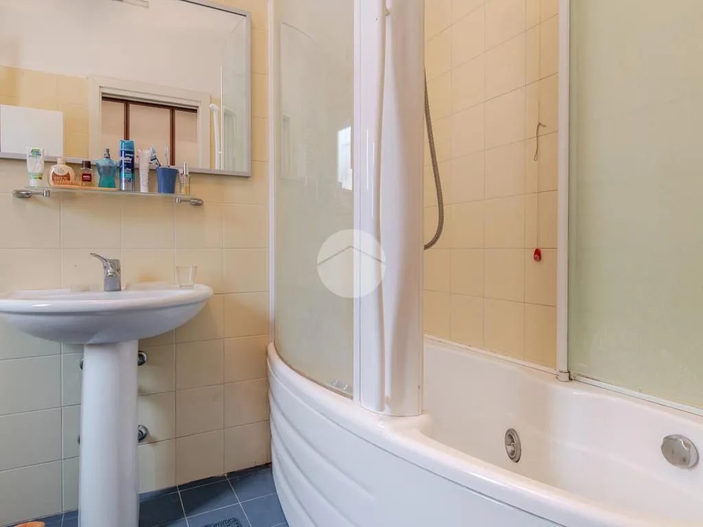 Salles de bain - Modern 2-Bedroom Flat with Balcony in Milan