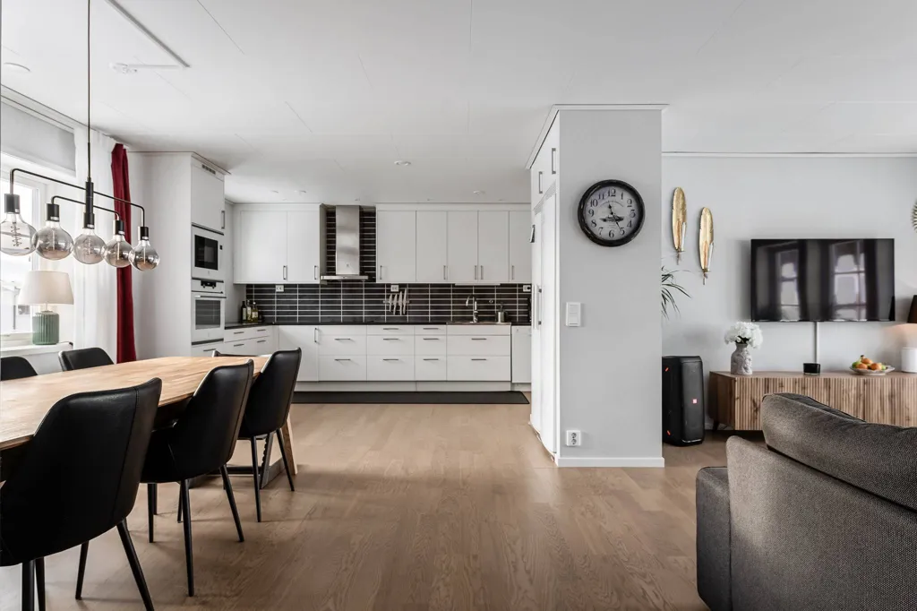 Söögituba - Modern Villa with Large Garden in Vindeln
