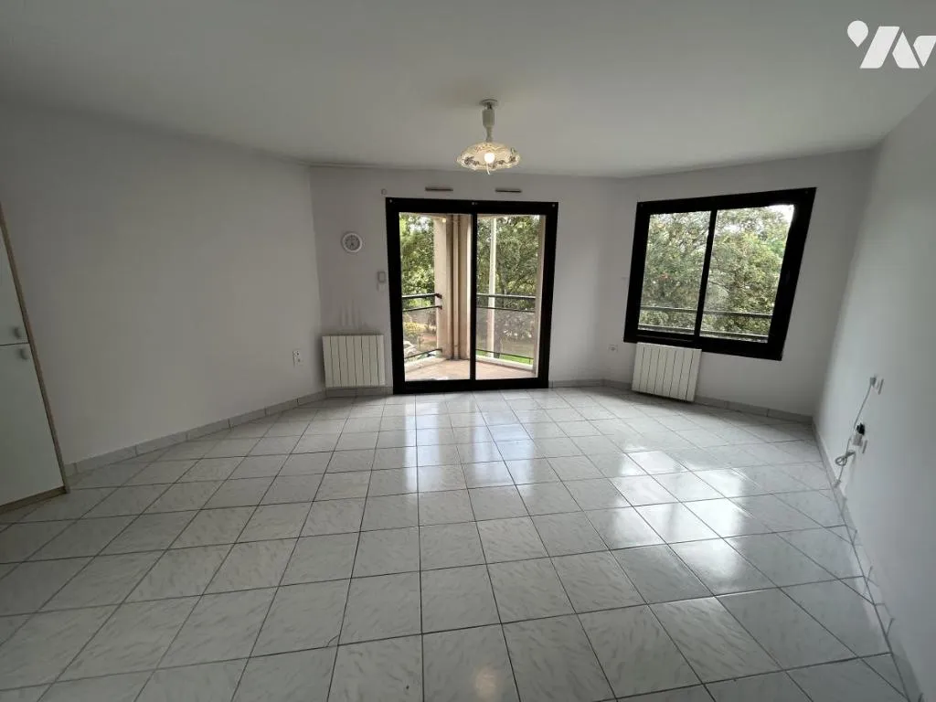 Rooms - Studio with Balcony in Laval