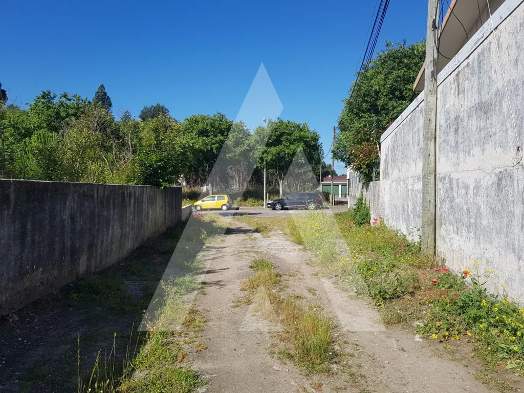 Jardin - Construction Plot with Two Frontages in Ovar City Centre