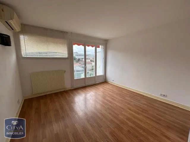 Toad - Spacious 5-Piece Apartment with Balcony in Périgueux