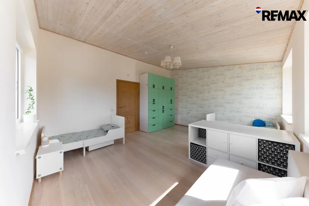 Magamistoad - Spacious 3-Bedroom Cottage with Terrace in Tarandė