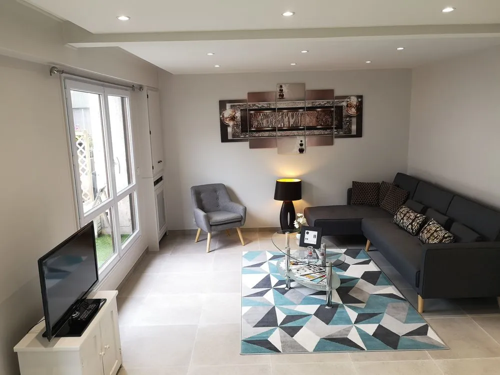 Soggiorno - Modernised 3-Bed Flat with Balcony near La Défense