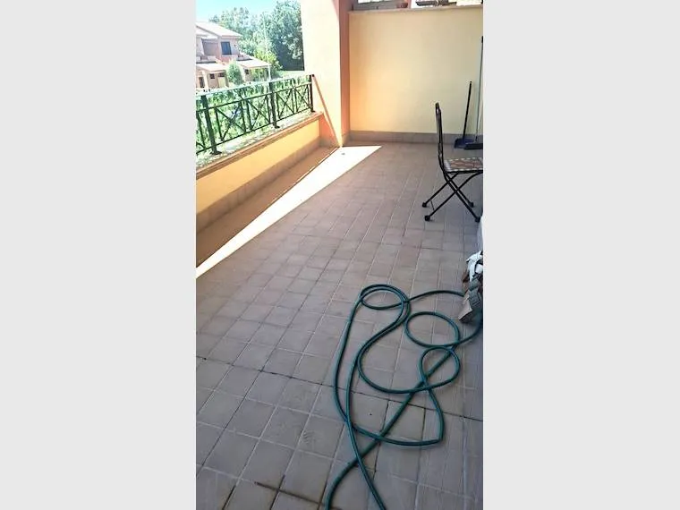 Balcone - Casa indipendente con giardino a Pomezia