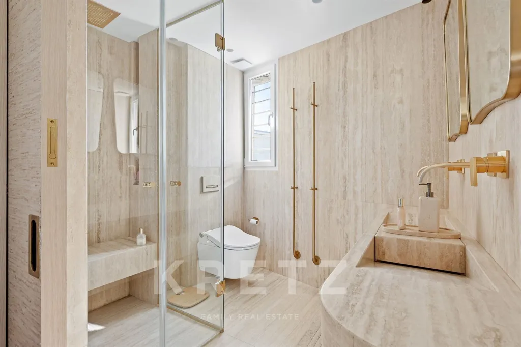 Bathrooms - Apartment with Rooftop Terrace in Paris 17th
