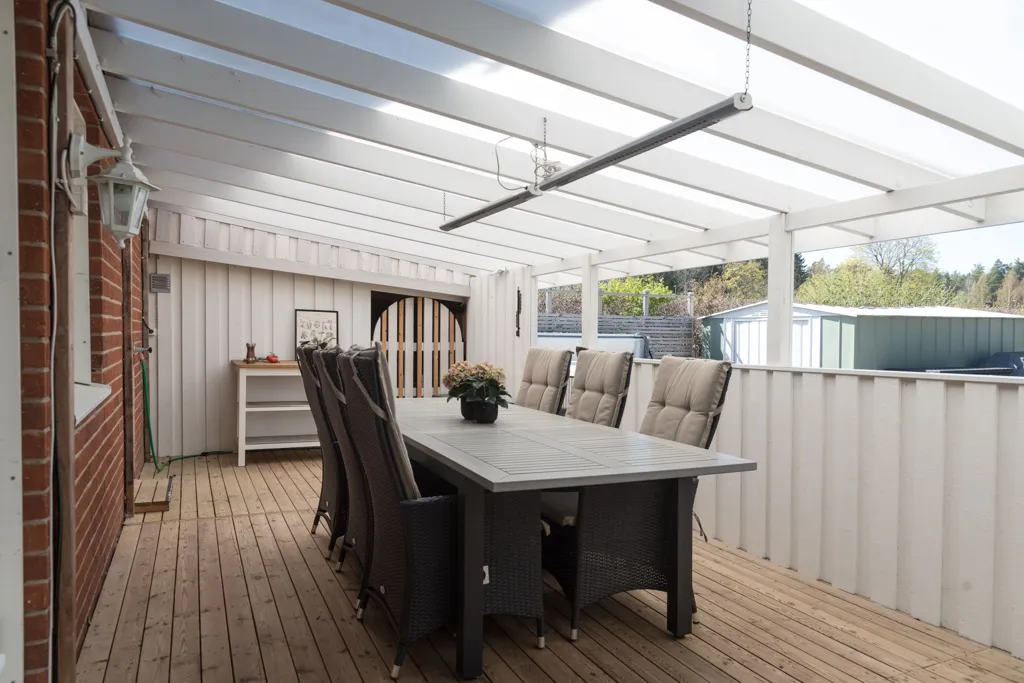 Terrasse - Villa with Corner Plot and Pool in Quiet Area