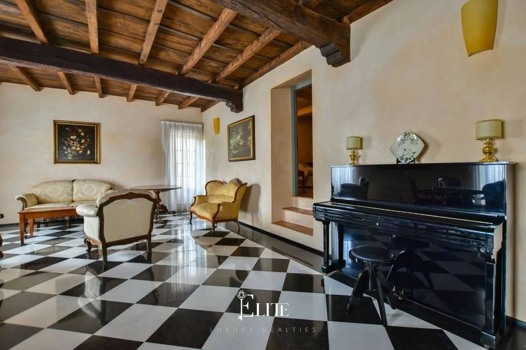 Elutuba - Historic Villa with Private Garden in Azzate