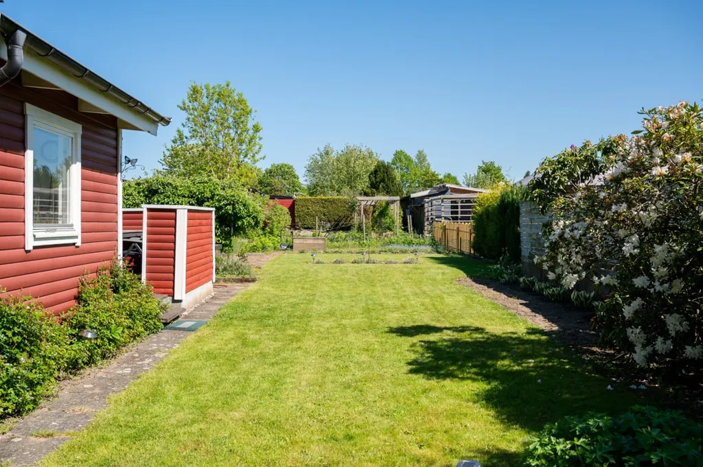 Aed - Charming Holiday Home with Garden in Sweden