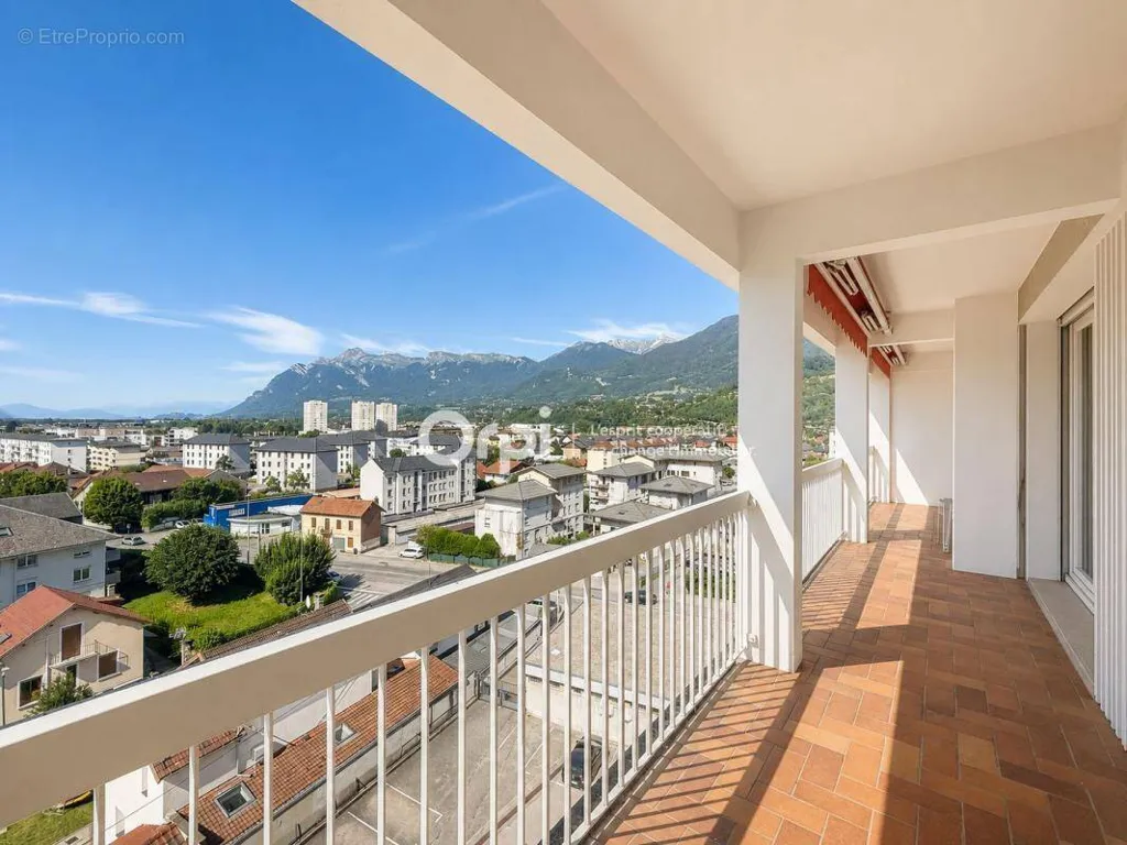Balcon - Appartement Traversant avec Balcon à Albertville