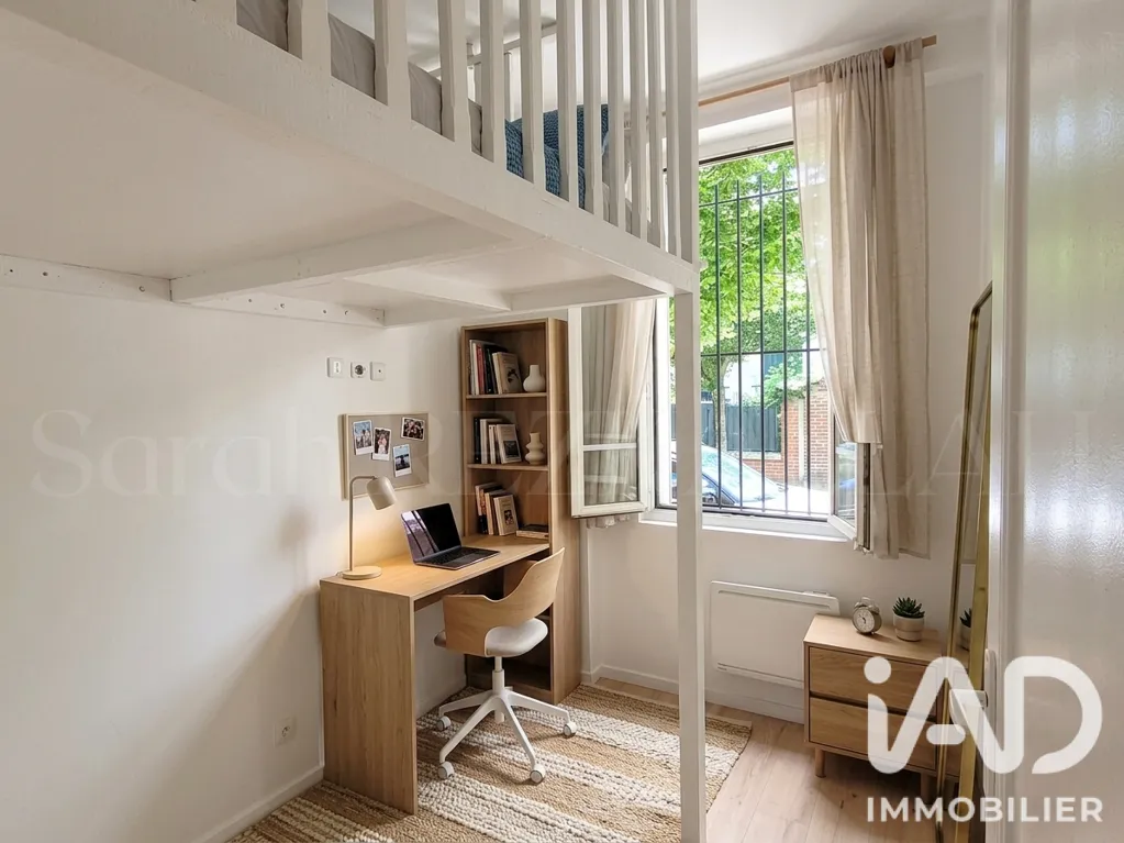 Bedrooms - Renovated 3-Bed Flat near Bondy Station