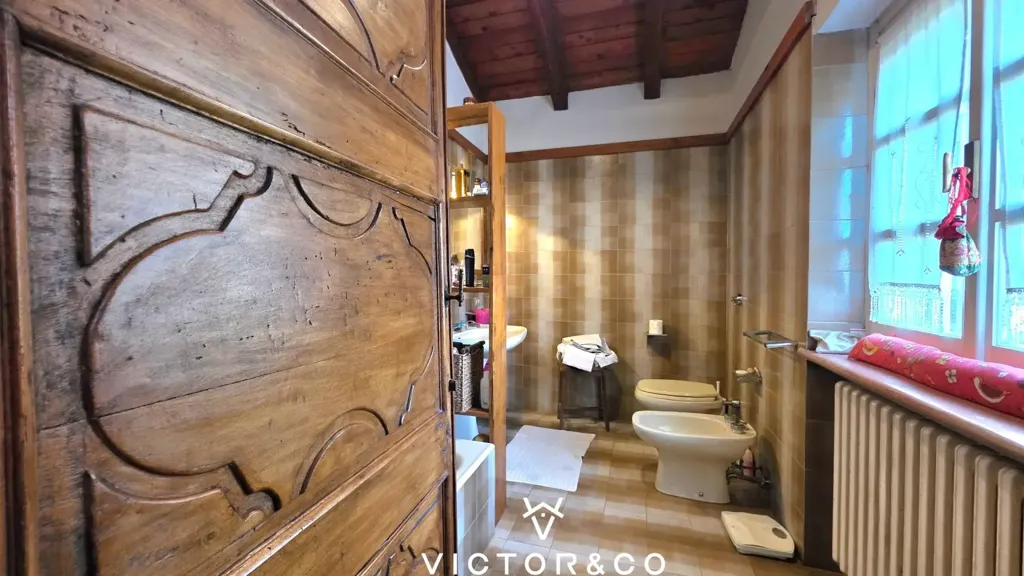 Bathrooms - Villa with Garden in Novara