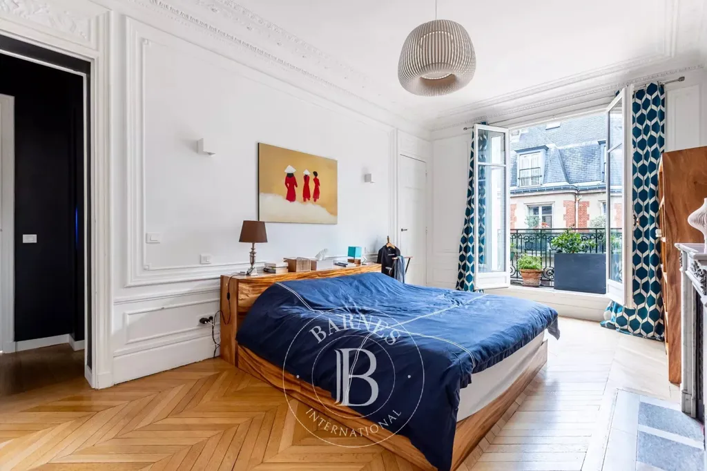 Chambres - Appartement Haussmannien avec Balcon Filant à Paris 8ème