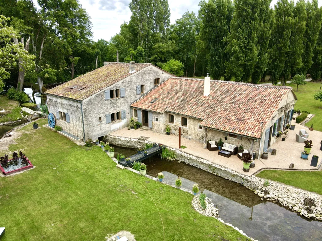 Vista aerea - Riverside Guest House with Mill in Chef Boutonne