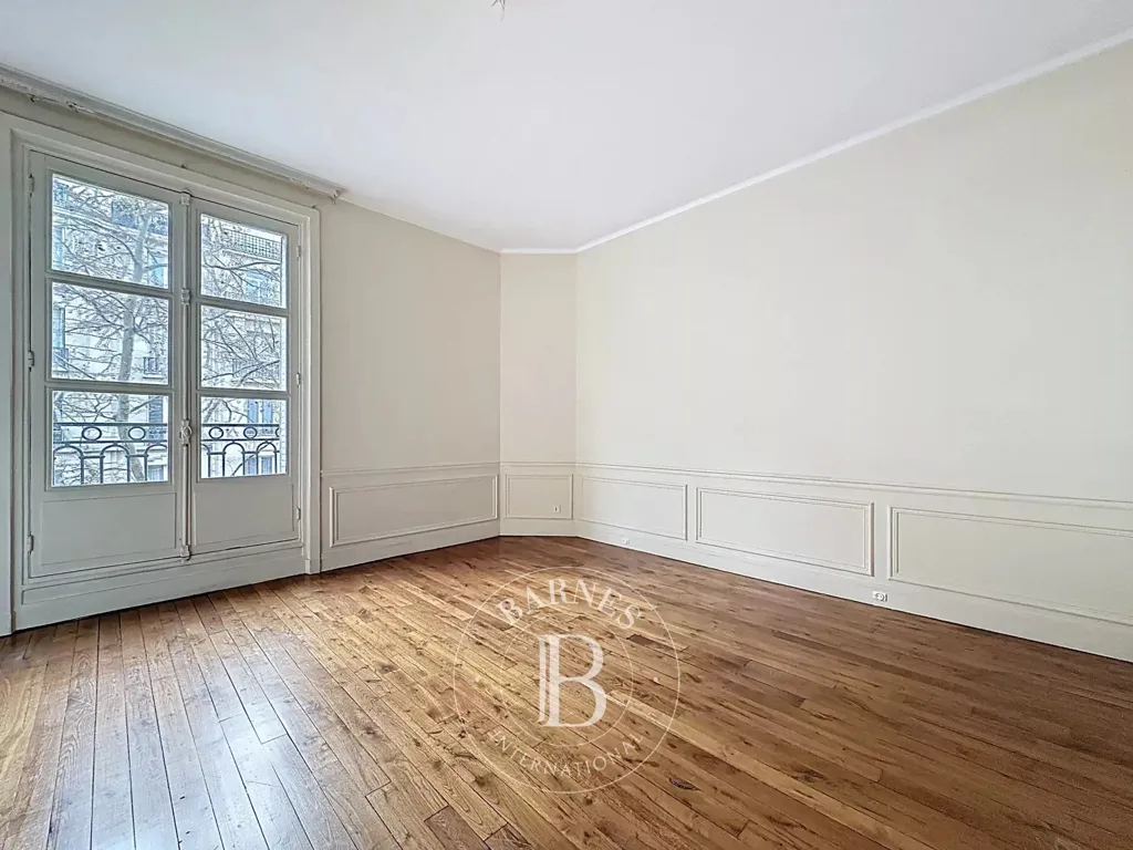 Pièces - Appartement Luxe avec Vue sur la Ville près de la Tour Eiffel
