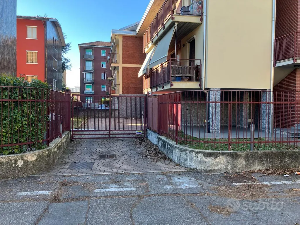 Esterno - Street-Level Box in Corelli 42, Rome