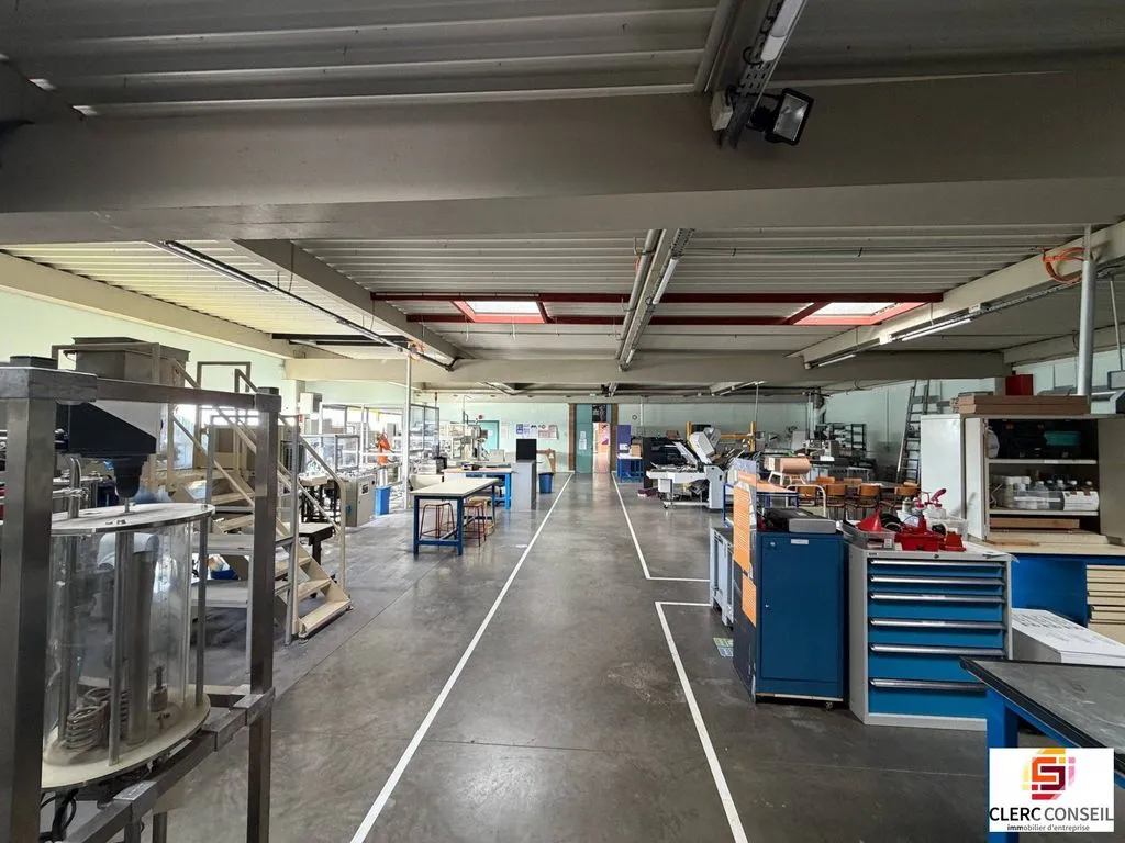 Pièces - Bureaux Mixtes dans le Centre de Mont-Saint-Aignan